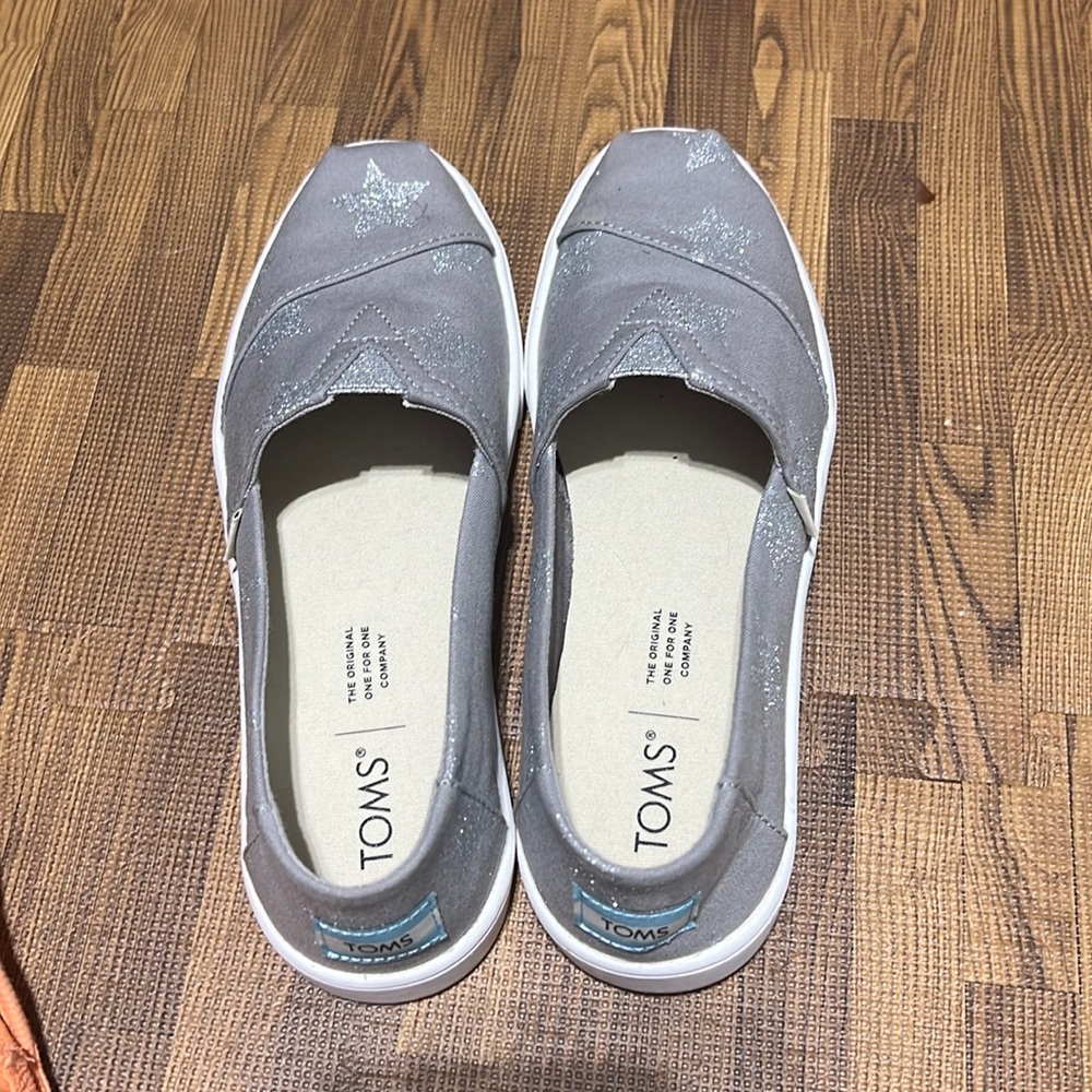 Tom’s shoes